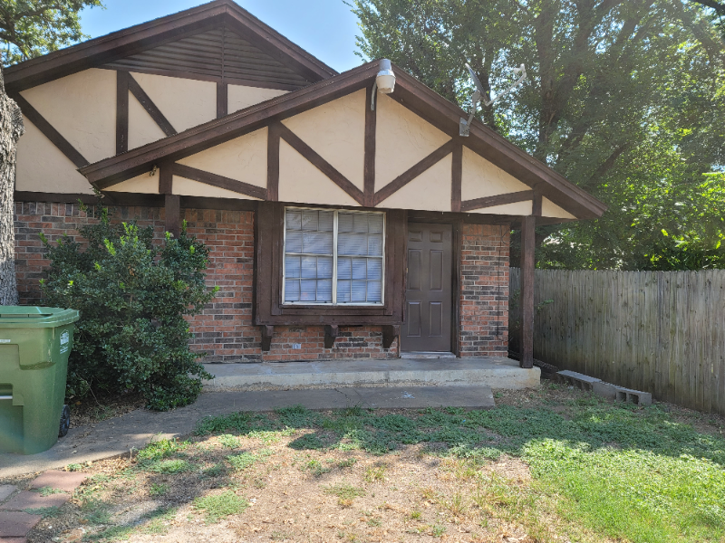 720 N Main St in Springtown, TX - Building Photo