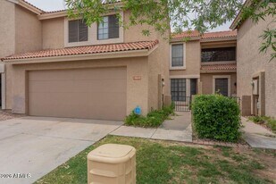 13642 S 42nd Pl in Phoenix, AZ - Building Photo