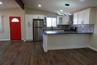 38467 36th St E in Palmdale, CA - Building Photo - Building Photo