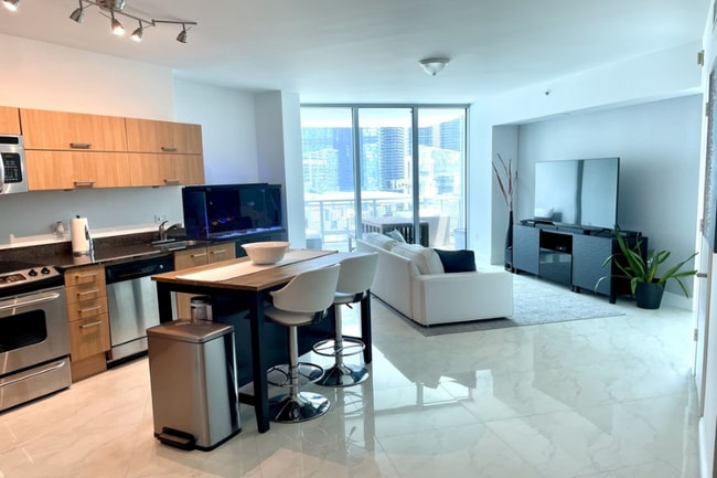 350 S Miami Ave in Miami, FL - Building Photo - Building Photo