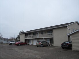1380 Heritage Dr in New Richmond, WI - Building Photo