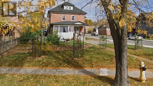 323-323 Queenston St