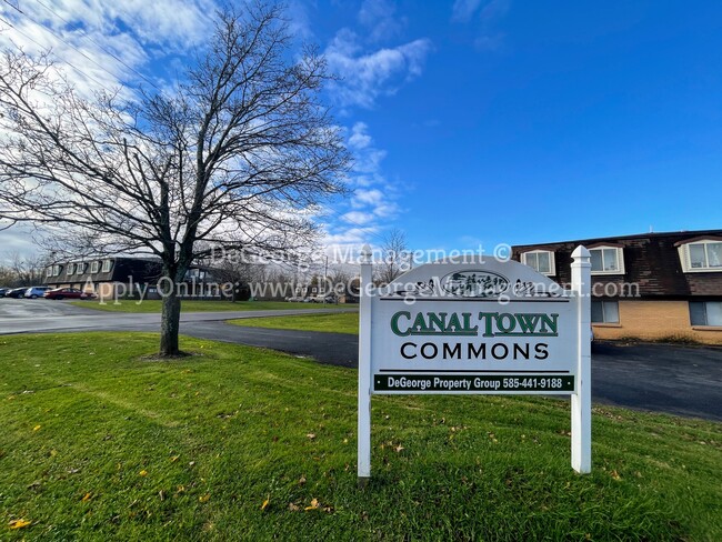 Canal Town Commons in Albion, NY - Foto de edificio - Building Photo