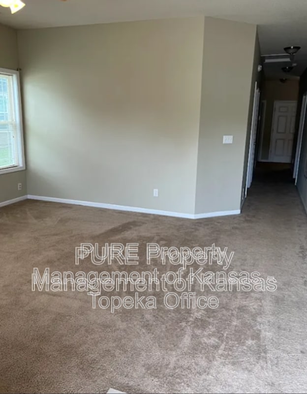 2705 SE Taurus Ct in Topeka, KS - Building Photo - Building Photo