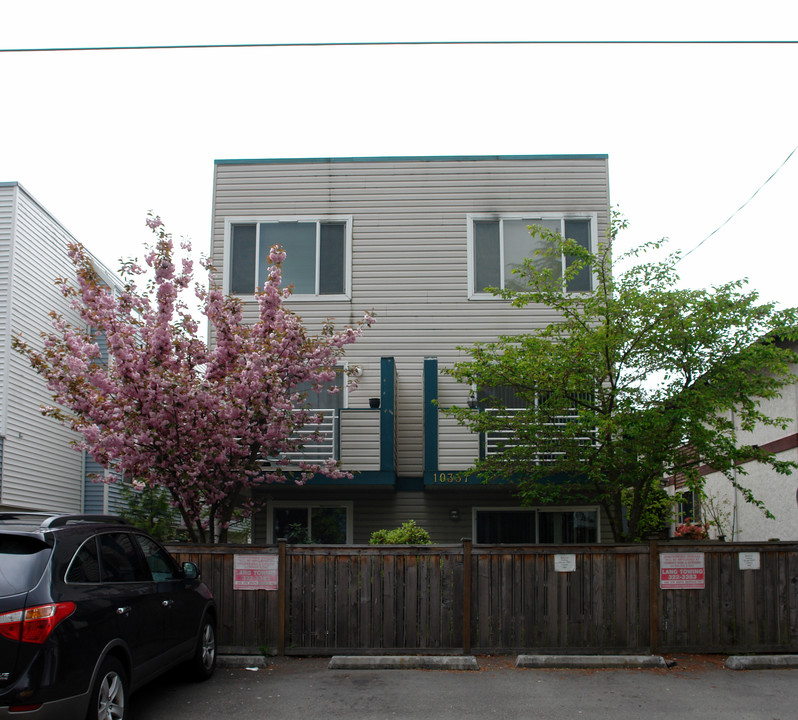 10337 Midvale Ave in Seattle, WA - Foto de edificio