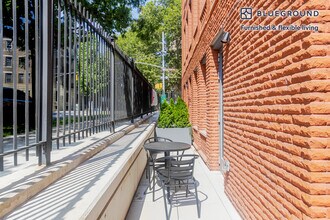 955 Sterling Pl in Brooklyn, NY - Foto de edificio - Building Photo