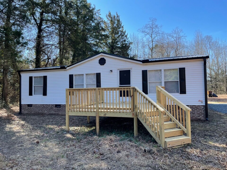 1892 Old Plank Rd in Sophia, NC - Building Photo