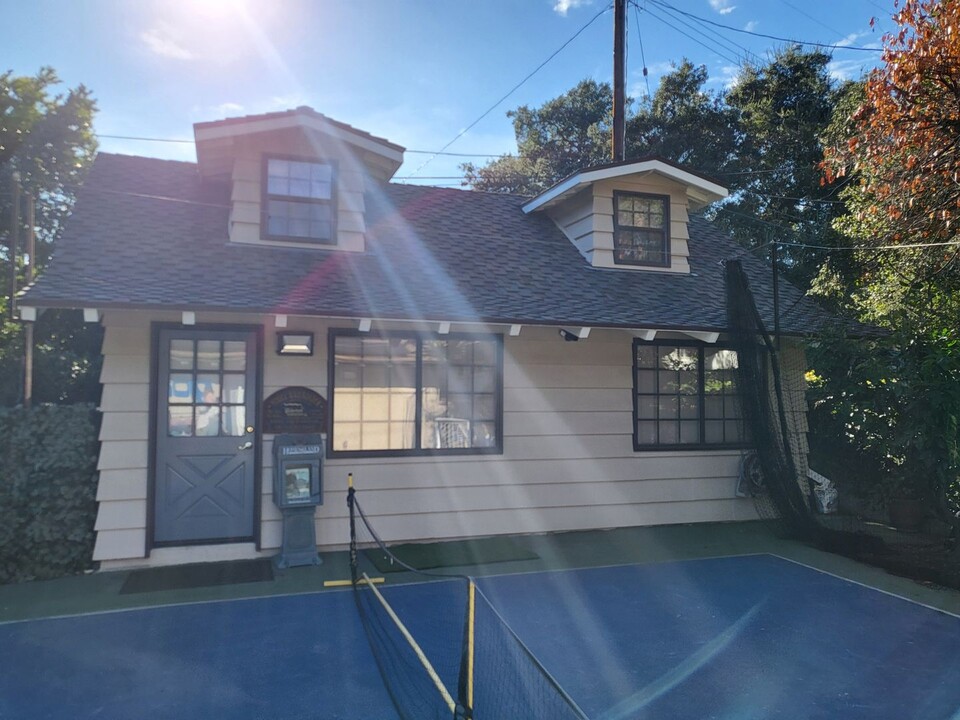 1624 Oak Tree Ln in Glendora, CA - Building Photo