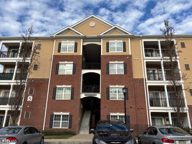 542 E Celebration Way in South Plainfield, NJ - Building Photo - Building Photo