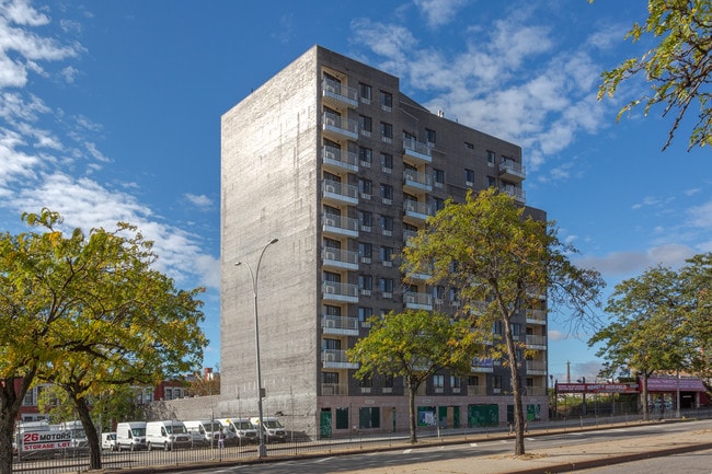 70-32 Queens Blvd in Flushing, NY - Building Photo - Building Photo