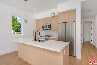 5246 Auckland Ave in Los Angeles, CA - Building Photo - Building Photo