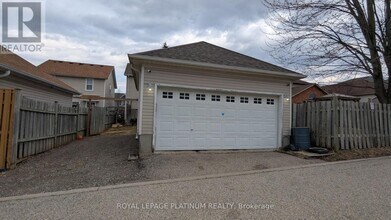 669 Zermatt Dr in Waterloo, ON - Building Photo - Building Photo