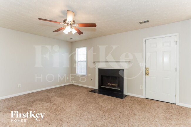 2721 S Hills in Riverdale, GA - Foto de edificio - Building Photo