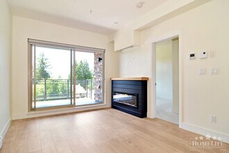 14022 North Bluff Rd in White Rock, BC - Building Photo - Building Photo