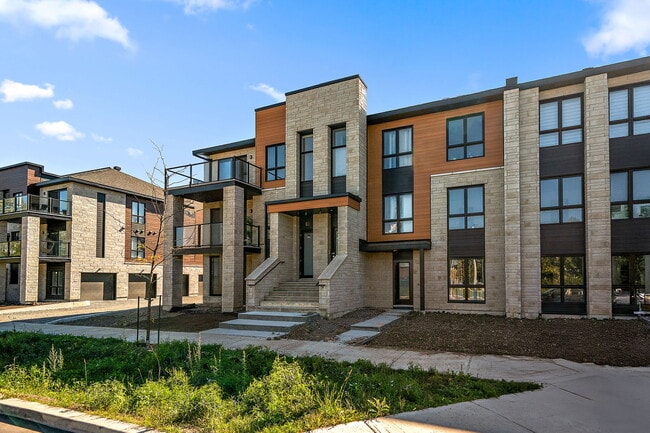 Quai De la Gare Sainte-Rose - Phase 1 in Laval, QC - Building Photo - Building Photo