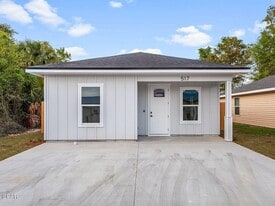 517 E 8th St in Panama City, FL - Building Photo