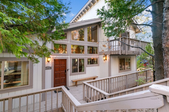 729 Rhine Rd in Lake Arrowhead, CA - Building Photo - Building Photo