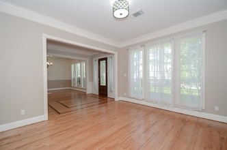 4813 Holly St in Bellaire, TX - Foto de edificio - Building Photo