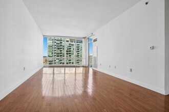 20 Newport Pkwy in Jersey City, NJ - Foto de edificio - Building Photo