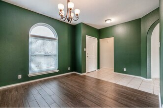 15718 Knollrun in San Antonio, TX - Foto de edificio - Building Photo