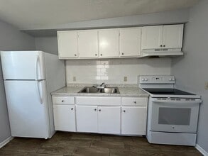 3236-3256 Phyllis St in Jacksonville, FL - Building Photo - Building Photo
