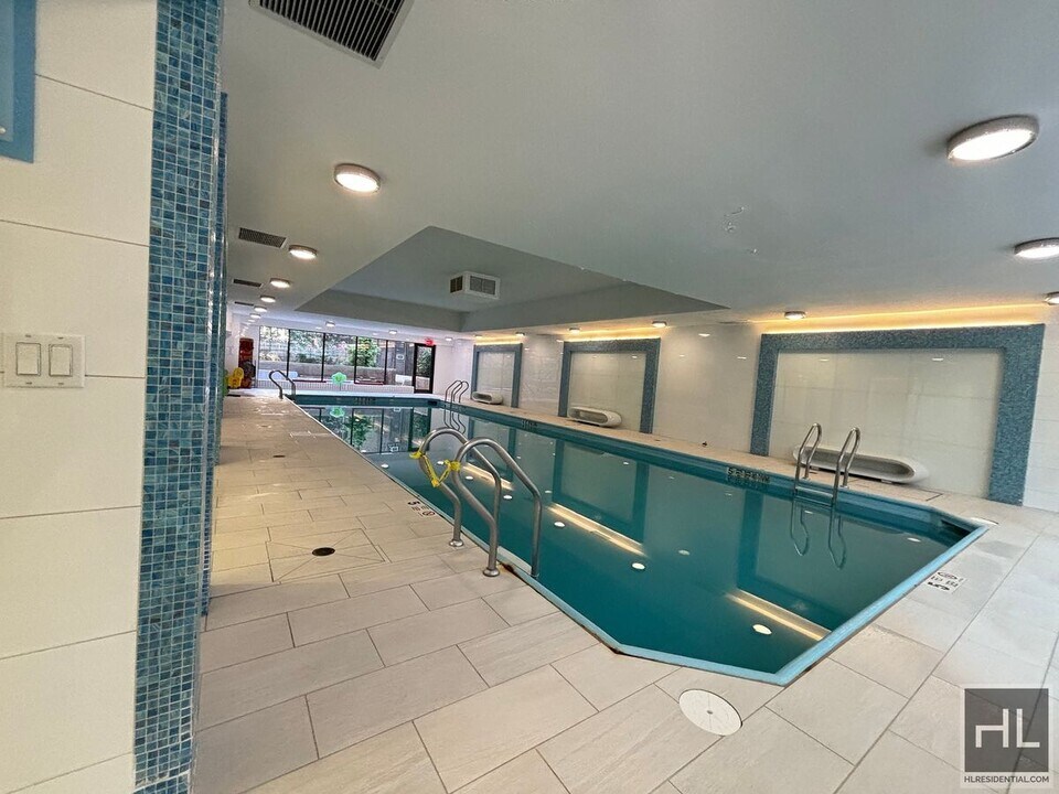 no fee 3 bedroom 2 bathroom with laundry - in New York, NY - Building Photo