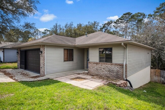429 Springwood Way in Niceville, FL - Foto de edificio - Building Photo