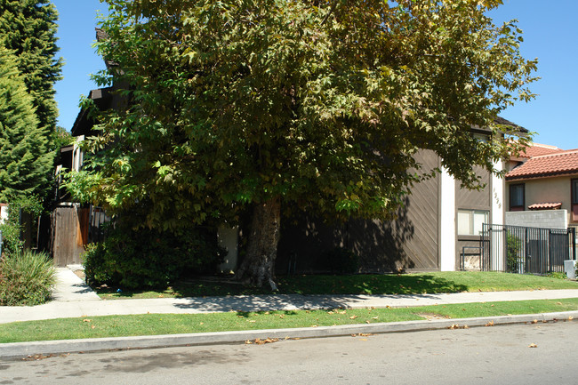 1339 Elm Ave in San Gabriel, CA - Foto de edificio - Building Photo