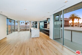 1012 2nd St in Santa Monica, CA - Building Photo - Building Photo
