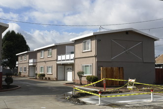 405 Sycamore Ave in Hayward, CA - Building Photo - Building Photo