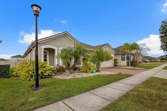 2450 Chateau Lp in Kissimmee, FL - Building Photo - Building Photo