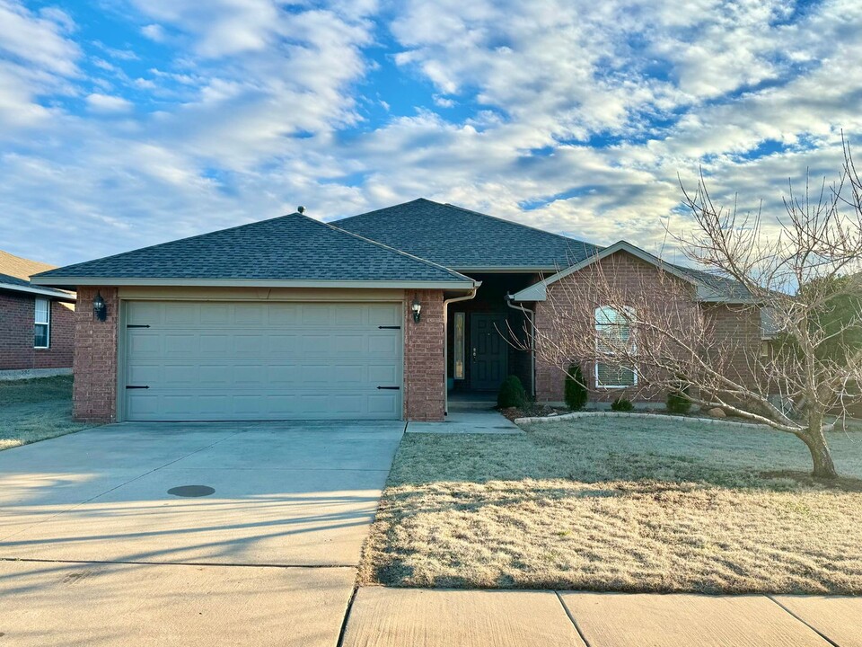 612 SW 41st St in Moore, OK - Building Photo