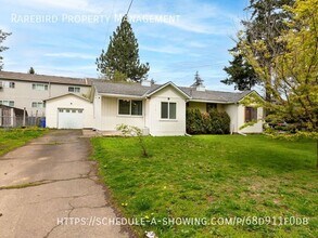 12021 NE Holladay St-Unit -12021 in Portland, OR - Building Photo - Building Photo