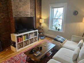 76 Fairmont St, Unit 2 in Cambridge, MA - Building Photo - Building Photo
