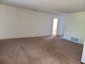 1031 Fallbrook Dr in Stockton, CA - Building Photo - Building Photo