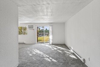 Valley Pines in Medford, OR - Foto de edificio - Building Photo