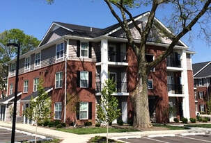 Monarch Crossing in Columbus, IN - Building Photo