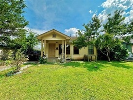 2438 W Clarendon Dr in Dallas, TX - Building Photo