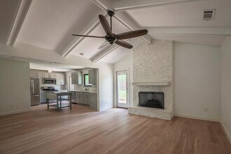 7209 Geneva Dr in Austin, TX - Foto de edificio - Building Photo