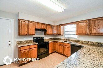 1113 Grove Park Dr S in Orange Park, FL - Foto de edificio - Building Photo