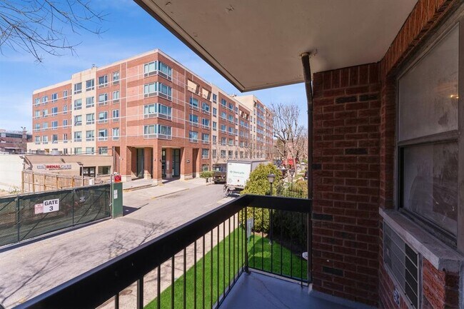 71-27 Park Ave-Unit -#B2 in Queens, NY - Building Photo - Building Photo