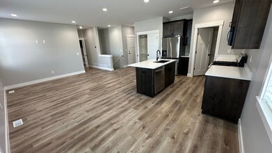 4735 Legacy Vlg Ln in Ammon, ID - Building Photo - Building Photo