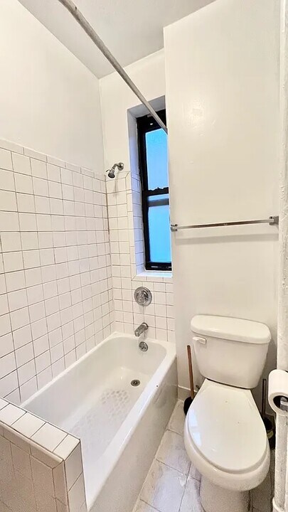 147 S 4th St in Brooklyn, NY - Building Photo
