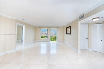 2351 Douglas Rd, Unit 607 in Miami, FL - Building Photo - Building Photo