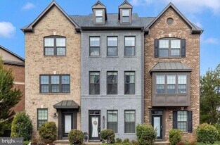 43406 Old Ryan Rd in Ashburn, VA - Building Photo