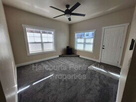2305 6th St in Bremerton, WA - Building Photo