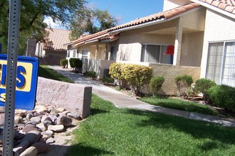 Rainbow Gardens in Las Vegas, NV - Building Photo - Building Photo