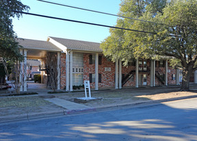 Carriage Square in Fort Worth, TX - Building Photo