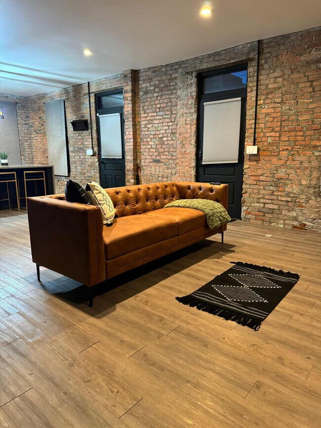 59 E Russell St in Columbus, OH - Foto de edificio - Building Photo