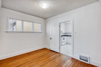 806 Garfield St N in Winnipeg, MB - Building Photo - Building Photo